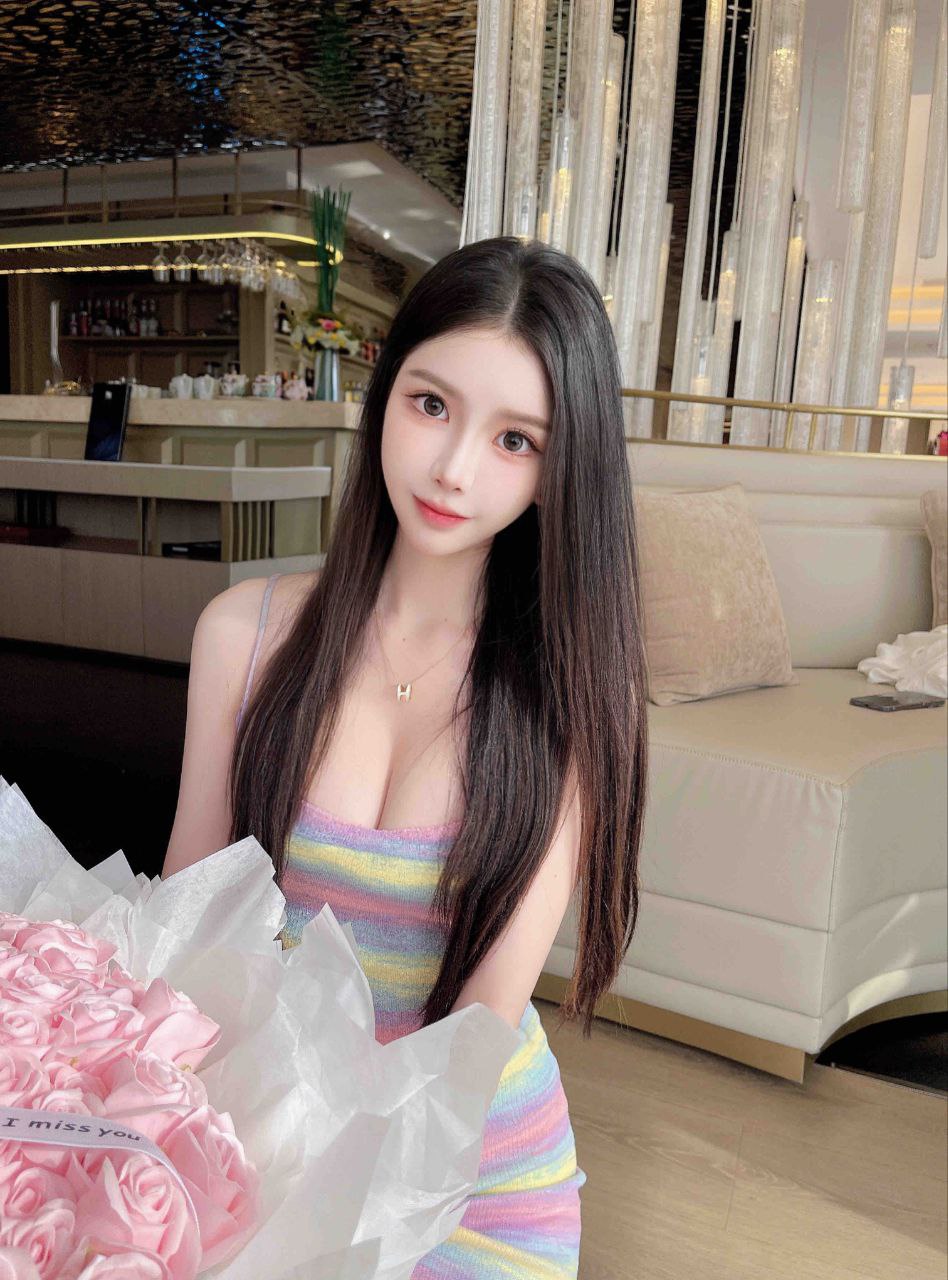 广州外围04年清纯白开水 软萌校园甜妹