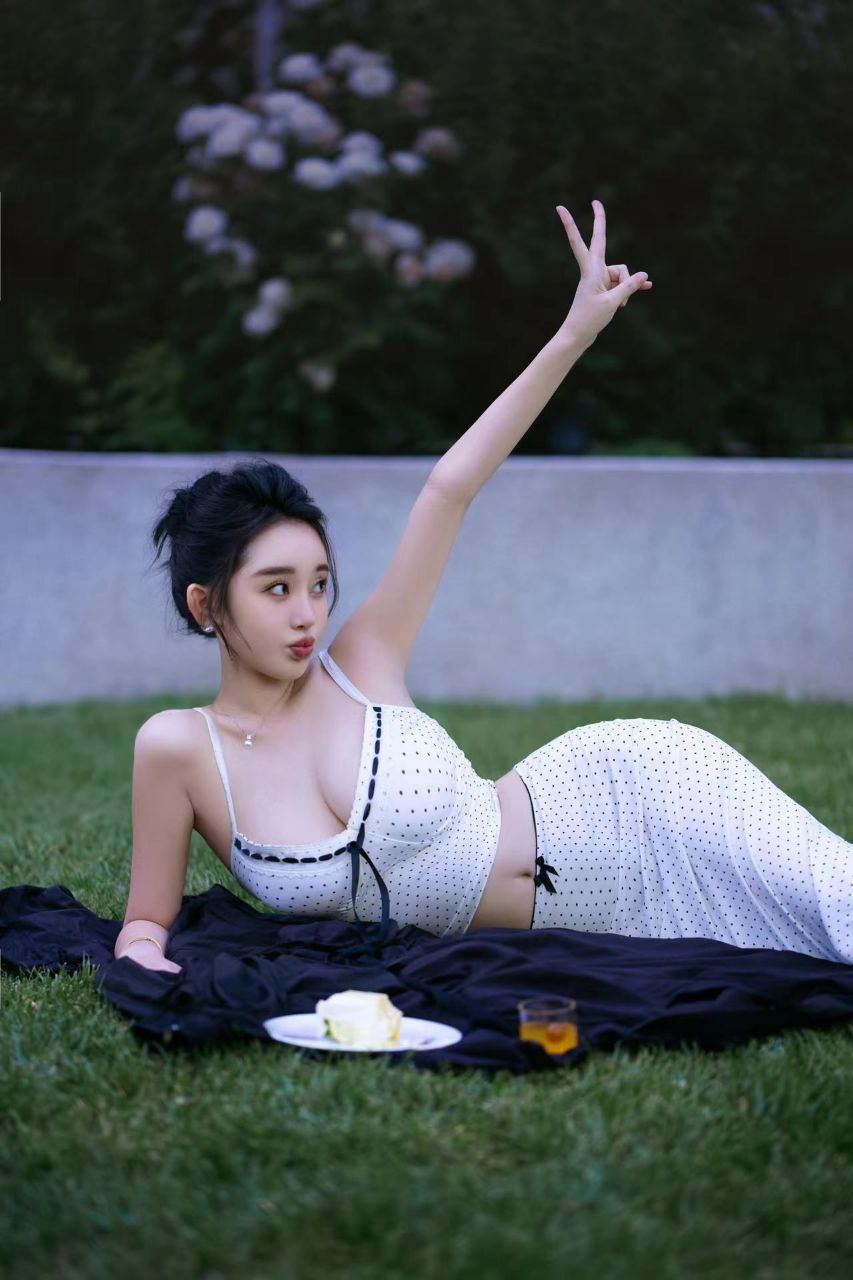 南京外围 00年极品中韩混血模特 纯欲女神粉嫩甜心