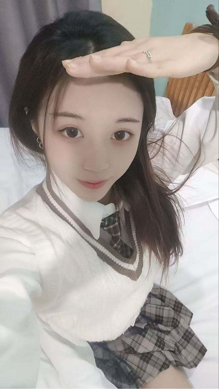 北京外围 05白小纯 原装纯天然A4腰 筷子腿