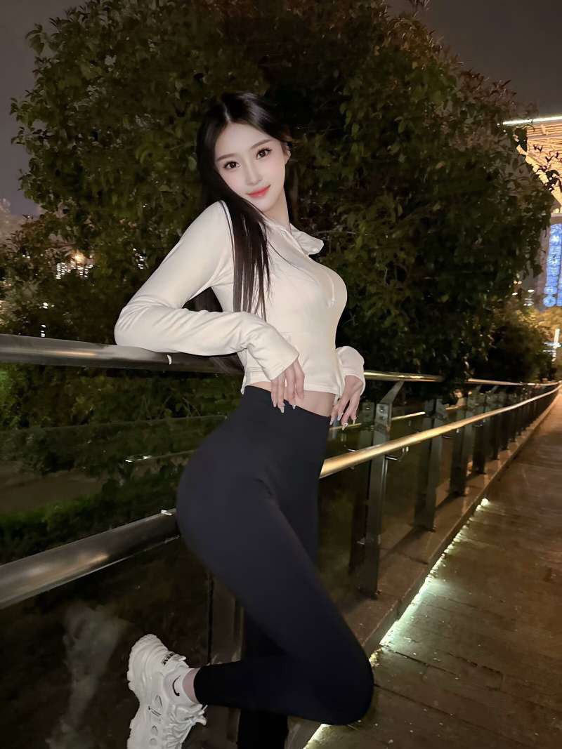 苏州外围04年学生妹 175/75 天然D 模特 大长腿 细腰