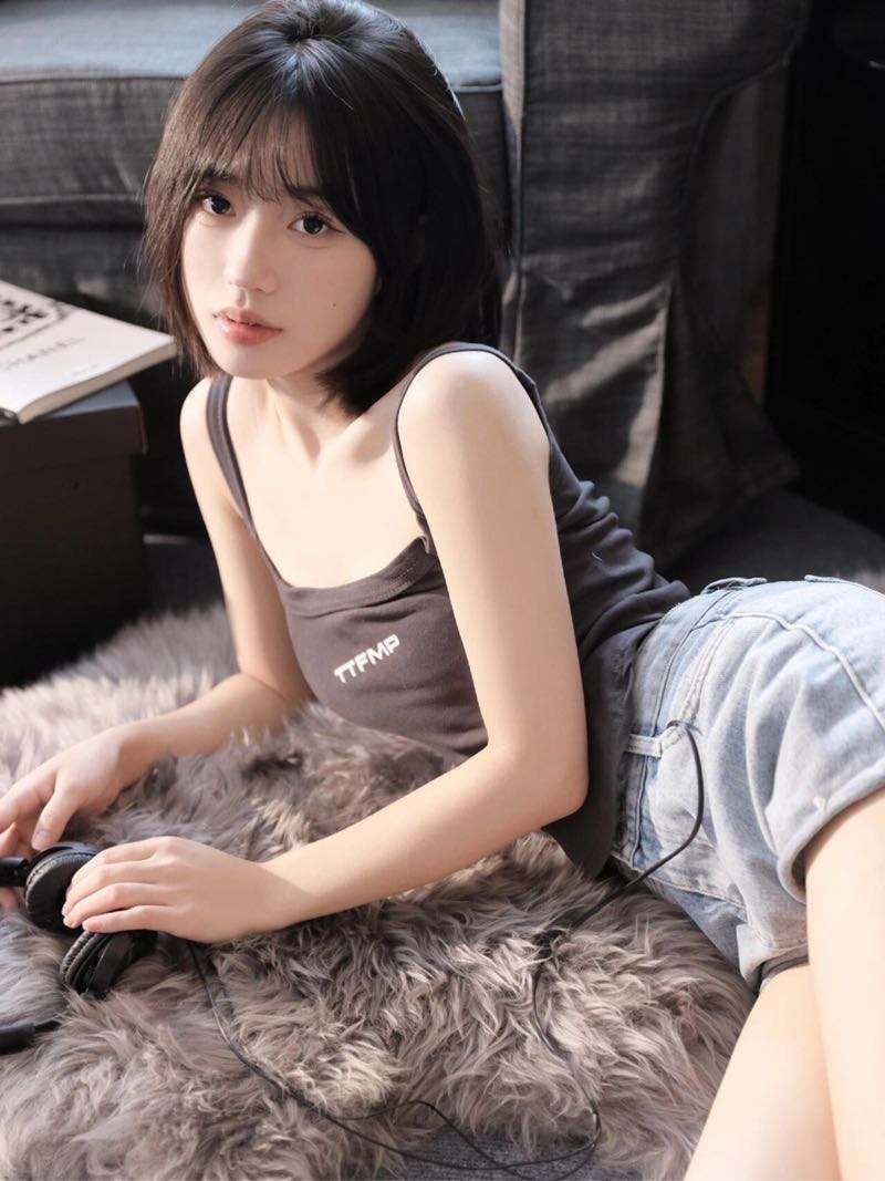 嘉兴外围05年极品小纯短发真实白虎无毛舌吻69性格好不事不催
