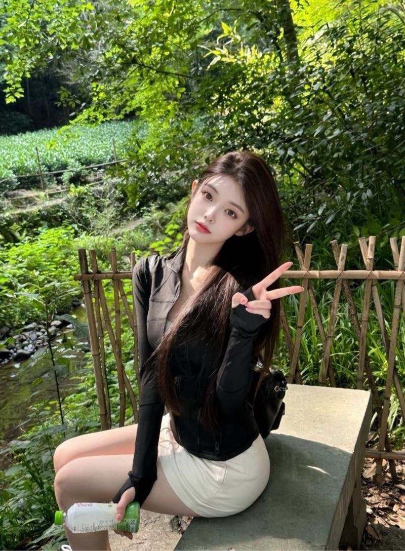 广州外围 初恋女友 时尚洋气 皮肤白 不抽烟不喝酒 無不良嗜好 不接醉酒课 禁暴力 只接素质课