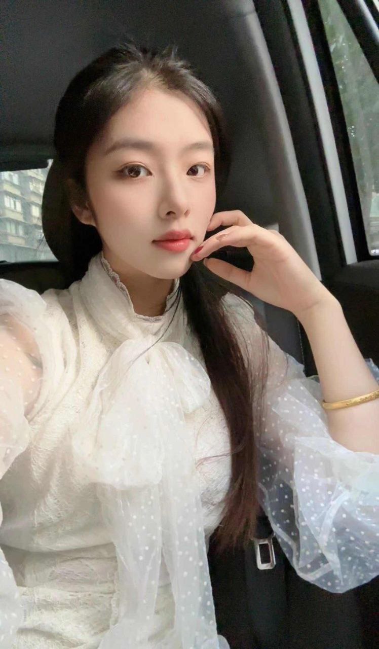 广州外围18岁学生妹 166/69 天然C 在校生 兼职 服务型