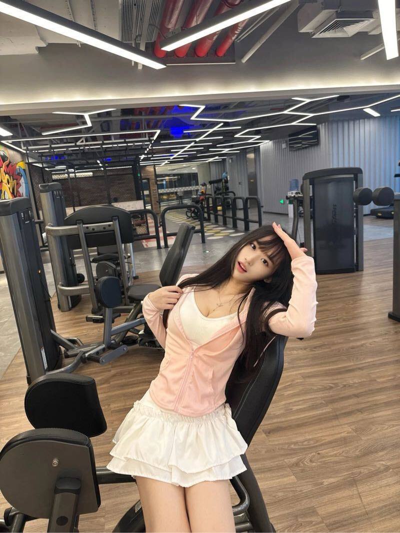 广州外围学生妹 168 天然D 蜜桃臀 听话 乖巧